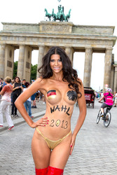 Micaela Schäfer Photocall zur Bundestagswahl, Berlin