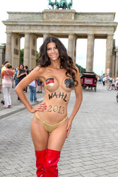 Micaela Schäfer Photocall zur Bundestagswahl, Berlin