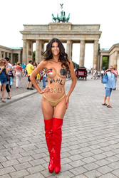 Micaela Schäfer Photocall zur Bundestagswahl, Berlin