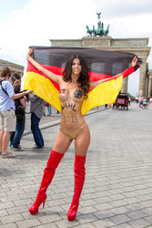 Micaela Schäfer Photocall zur Bundestagswahl, Berlin