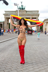 Micaela Schäfer Photocall zur Bundestagswahl, Berlin
