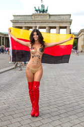 Micaela Schäfer Photocall zur Bundestagswahl, Berlin