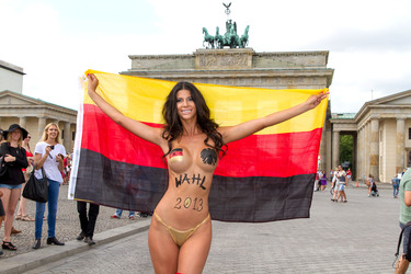Micaela Schäfer Photocall zur Bundestagswahl, Berlin