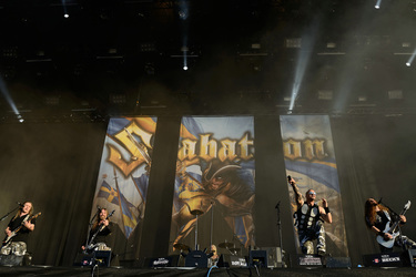 Thobbe Englund, Pär Sundström, Robban Bäck, Joakim Brodén, Chris Rörland (Sabaton)