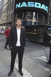 Liam Hemsworth läutet die NASDAQ Closing Bell, New York