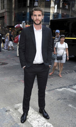 Liam Hemsworth läutet die NASDAQ Closing Bell, New York