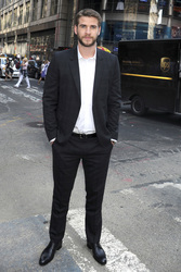 Liam Hemsworth läutet die NASDAQ Closing Bell, New York