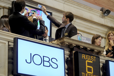 Ashton Kutcher Läutet die Eröffnungsglocke des NYSE, New York