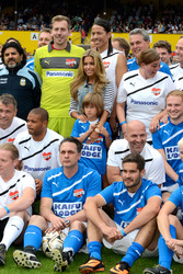Jorge Gonzalez, Sylvie van der Vaart mit Sohn Damian van der Vaart und Mitspielern