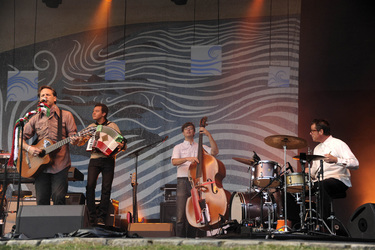 Joey Burns, Sergio Mendoza, Ryan Alfred, John Convertino (Calexico)