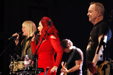 Cindy Wilson, Kate Pierson, Fred Schneider (The B52's)