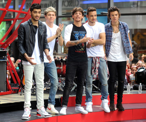Zayn Malik, Niall Horan, Louis Tomlinson, Liam Payne, Harry Styles (One Direction)