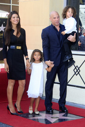Vin Diesel mit Lebensgefährtin Paloma Jimenez, Tochter Hania Riley und Sohn Vincent