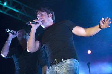 Andy & Lucas Perform in Alcala de Henares