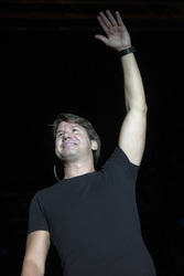 Andy & Lucas Perform in Alcala de Henares