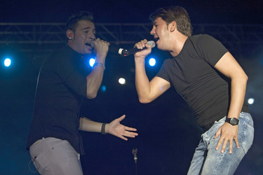 Andy & Lucas Perform in Alcala de Henares