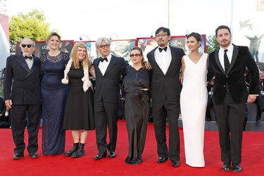 Renato Berta, Martina Gedek, Andrea Arnold, Ryuichi Sakamoto, Carrie Fisher, Jiang Wen, Virginie Ledoyen, Pablo Larrain (Jury)