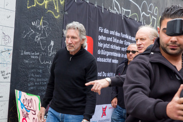 Roger Waters unterstützt den East Side Gallery Protest, Berlin