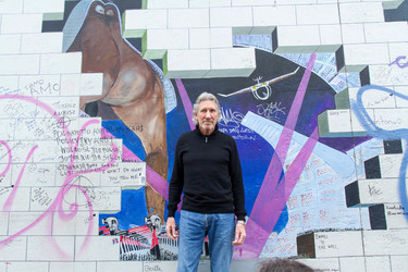 Roger Waters unterstützt den East Side Gallery Protest, Berlin