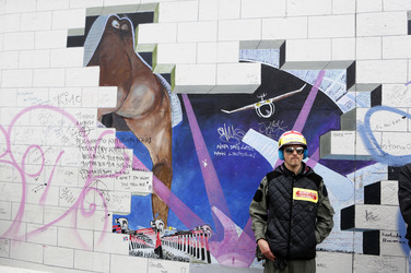 Roger Waters unterstützt den East Side Gallery Protest, Berlin