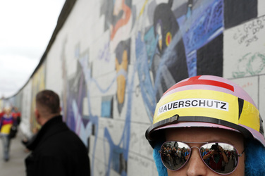 Roger Waters unterstützt den East Side Gallery Protest, Berlin