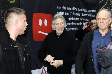 Roger Waters unterstützt den East Side Gallery Protest, Berlin