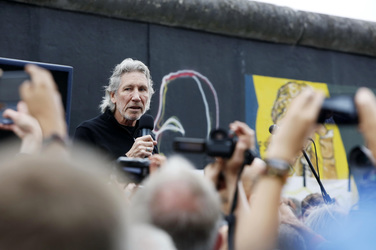 Roger Waters unterstützt den East Side Gallery Protest, Berlin