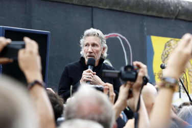 Roger Waters unterstützt den East Side Gallery Protest, Berlin