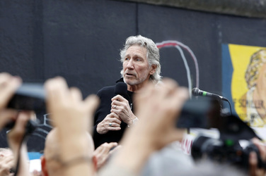 Roger Waters unterstützt den East Side Gallery Protest, Berlin