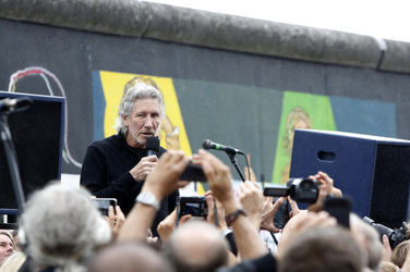 Roger Waters unterstützt den East Side Gallery Protest, Berlin