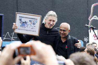 Roger Waters unterstützt den East Side Gallery Protest, Berlin