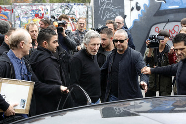 Roger Waters unterstützt den East Side Gallery Protest, Berlin