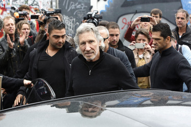 Roger Waters unterstützt den East Side Gallery Protest, Berlin