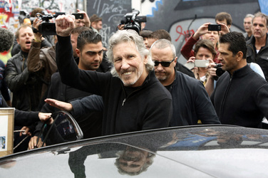 Roger Waters unterstützt den East Side Gallery Protest, Berlin