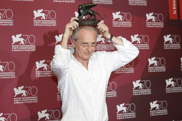 Uberto Pasolini mit dem Orizzonti Award frü die beste Regie bei 'Still Life'