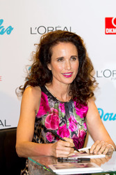 Andie MacDowell bei Douglas, Berlin