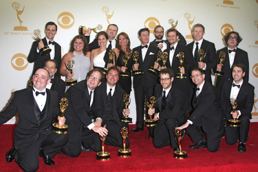 Stephen Colbert mit Cast und Crew von 'The Colbert Report'