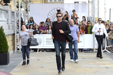 Hugh Jackman Signs Autographs at the San Sebastian Film Festival 2013