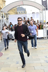 Hugh Jackman Signs Autographs at the San Sebastian Film Festival 2013