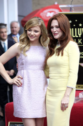 Julianne Moore erhält eijnen Stern auf dem Hollywood Walk Of Fame