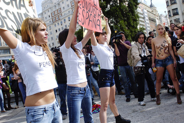 Inna Schewtschenko / Inna Shevchenko mit Femen Rekruten