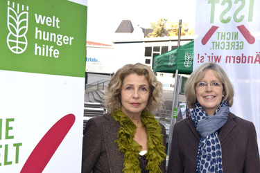 Straßen-Aktion mit Michaela May anlässlich der Woche der Welthungerhilfe, Berlin