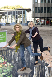 Straßen-Aktion mit Michaela May anlässlich der Woche der Welthungerhilfe, Berlin