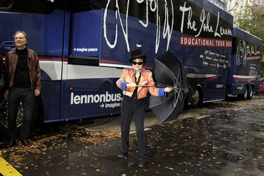 'John Lennon Educational Tour Bus' Pressetermin, Berlin
