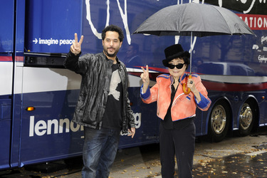 'John Lennon Educational Tour Bus' Pressetermin, Berlin