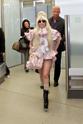 Ankunft von Lady Gaga am Flughafen, Berlin