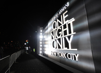 Giorgio Armani - One Night Only Leuchtreklame