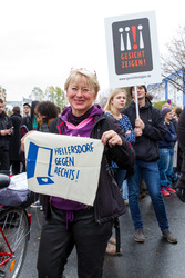 Sitzblockade gegen die Demonstration rechter Gruppen in Marzahn-Hellersdorf, Berlin