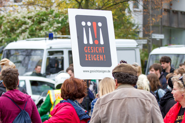 Sitzblockade gegen die Demonstration rechter Gruppen in Marzahn-Hellersdorf, Berlin