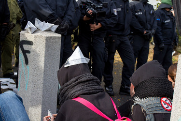Sitzblockade gegen die Demonstration rechter Gruppen in Marzahn-Hellersdorf, Berlin